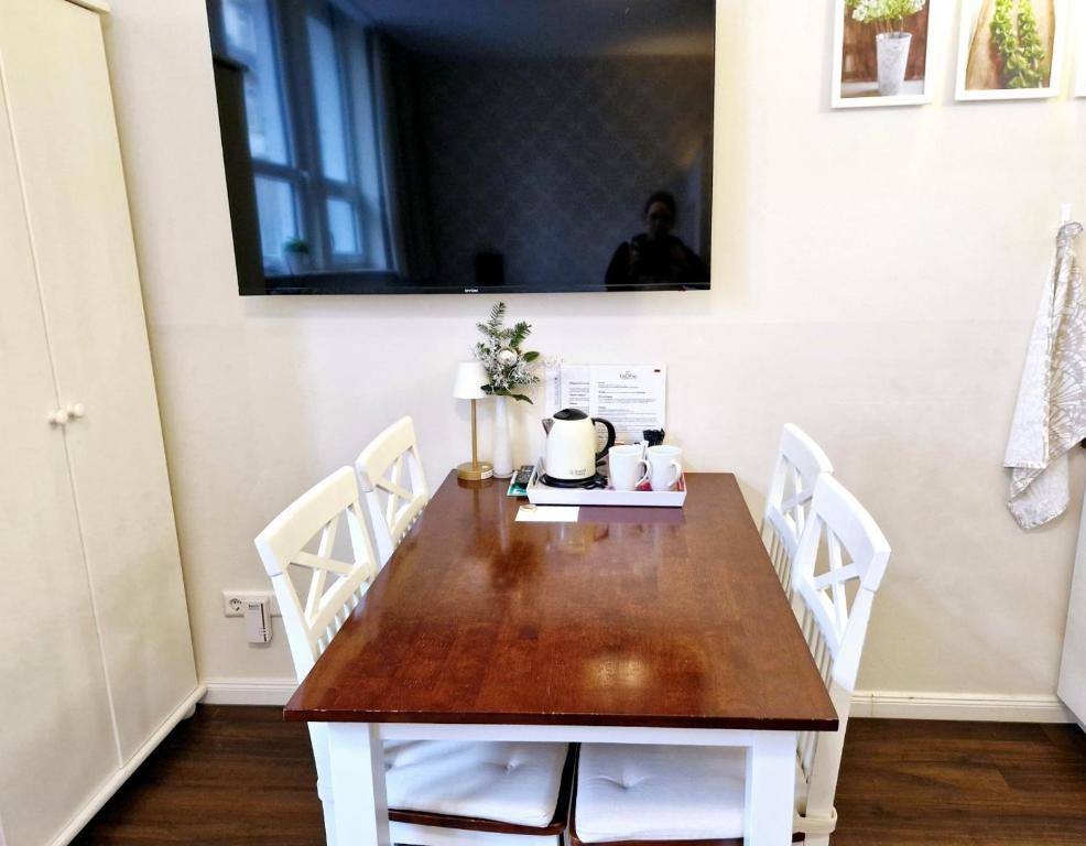 List Five - Your British Guesthouse 전경