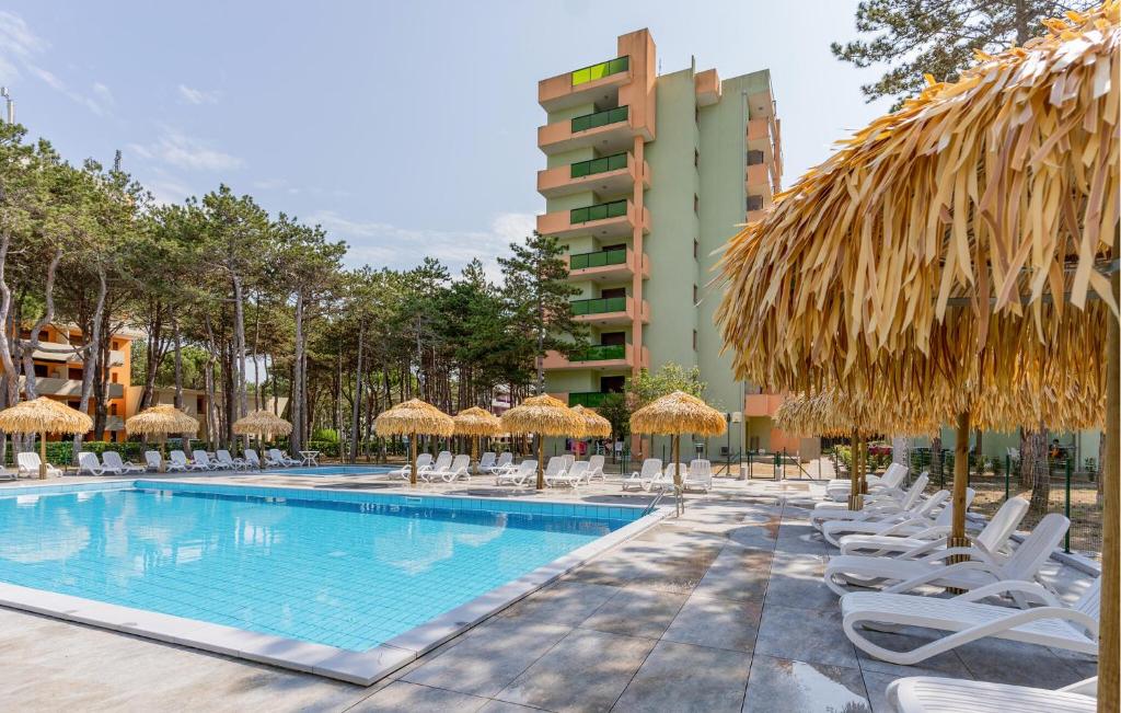 Amazing Apartment In Bibione With Swimming Pool - 1