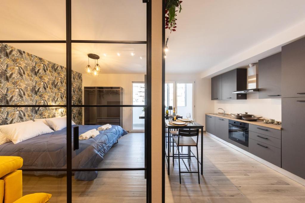 Urban Chic Luxury Suite Apartments - 3