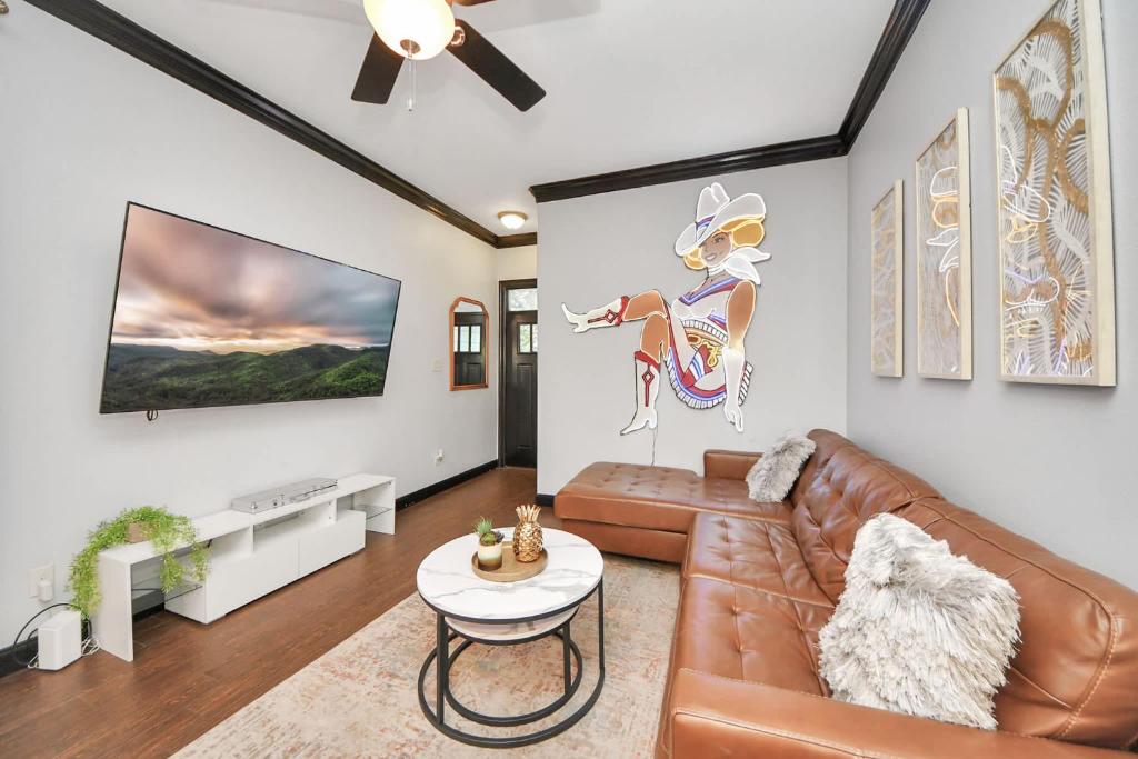 Vibrant Vegas Vibes - Hot Tub & Games - Perfect 4 Family & Groups, Houston