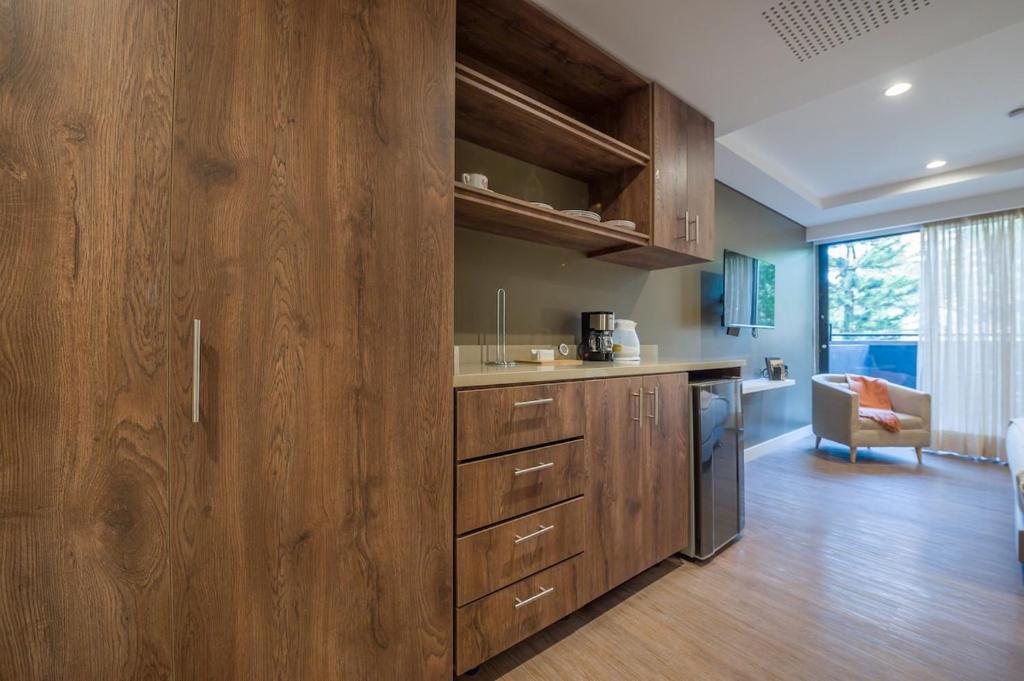 Stylish Stay with Private Views in Medellín 310, Medellín