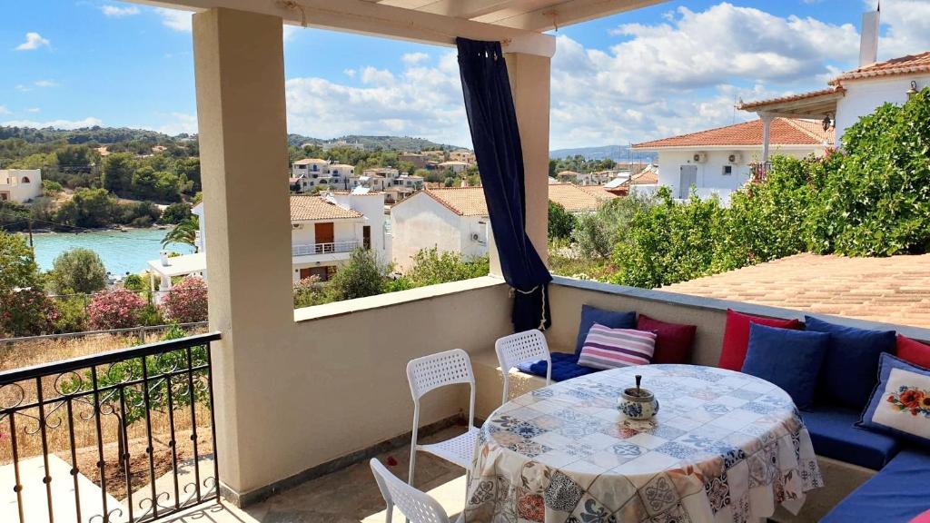 House with sea view in Porto Heli, fireplace and garden, Porto Cheli