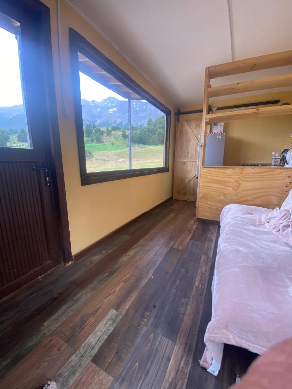 Tiny and Basic Cabin in Nature - 4