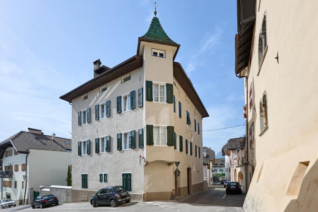 Villa Donata - Luxuriöses & großzügiges Apartment im Herzen von Kaltern, mit Innenhof, kostenlosem Parkplatz direkt am Haus - 2