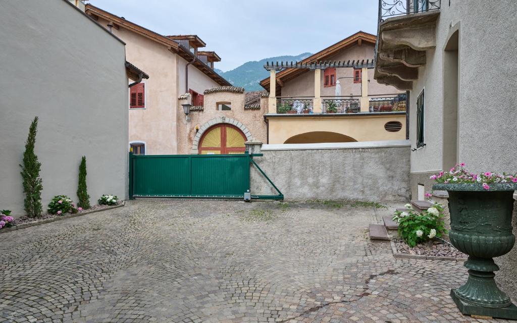 Villa Donata - Luxuriöses & großzügiges Apartment im Herzen von Kaltern, mit Innenhof, kostenlosem Parkplatz direkt am Haus - 4