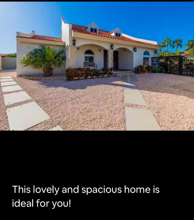 Esmeralda 104, Palm-Eagle Beach