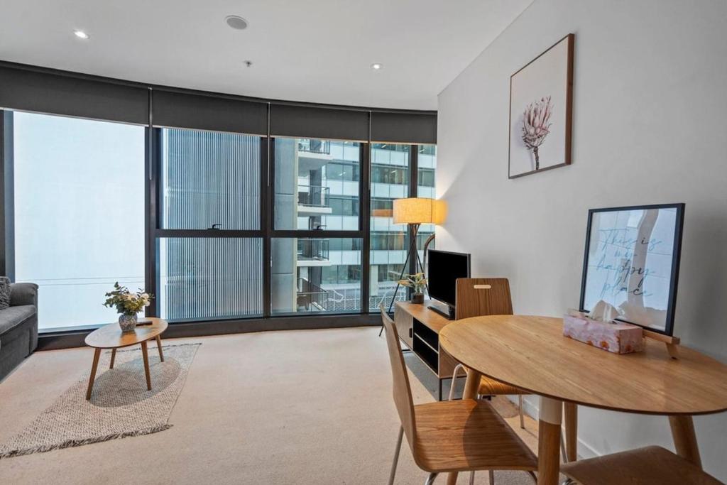 Stylish CBD 2B Apt-Pool & Gym, Brisbane