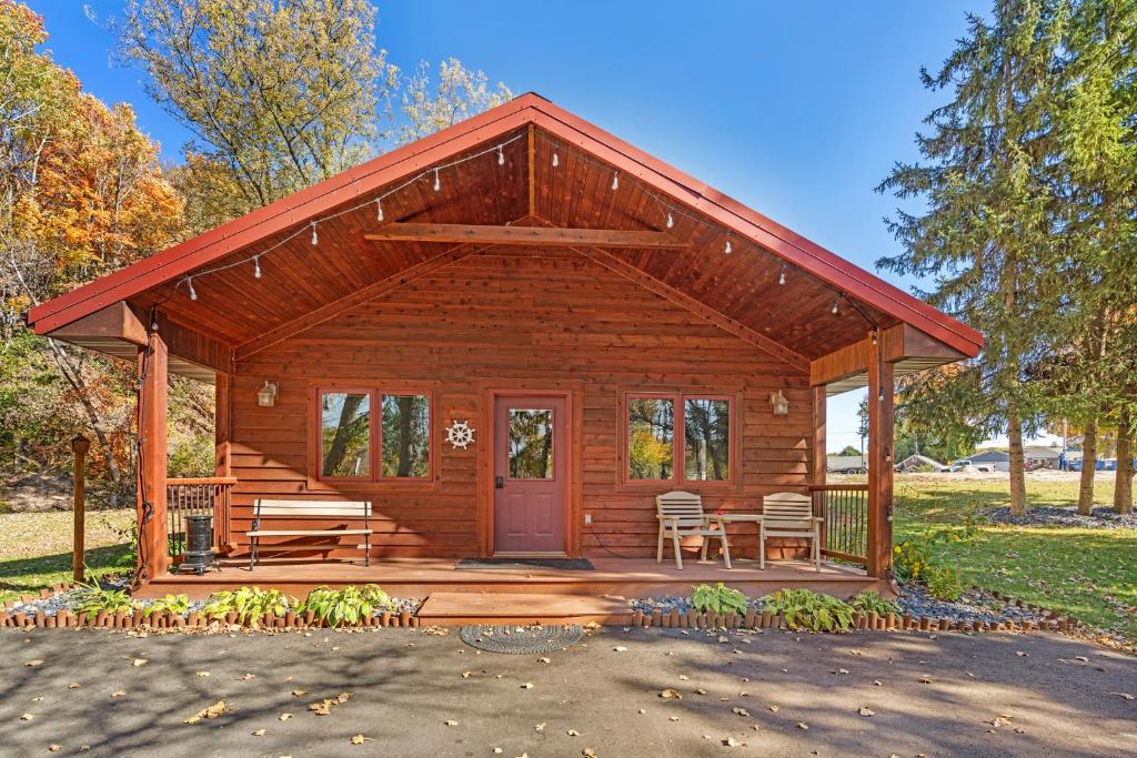 The HiDDEN HAVEN, Book your stay for NFL DRAFT & Road America, Kiel