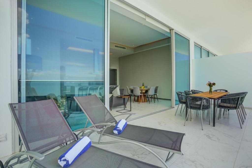 Maritima Beachfront Condos with Gym, 2 Pools, Rooftop and Bar - 3
