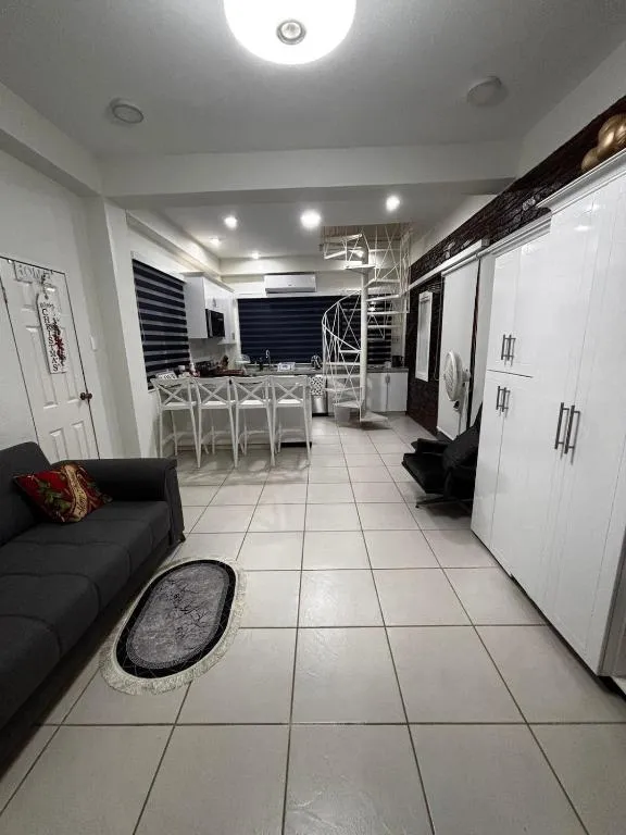 Elm's Secret Nest, Westmoorings-2 Bedroom Suite and Pool，位于西班牙港的酒店