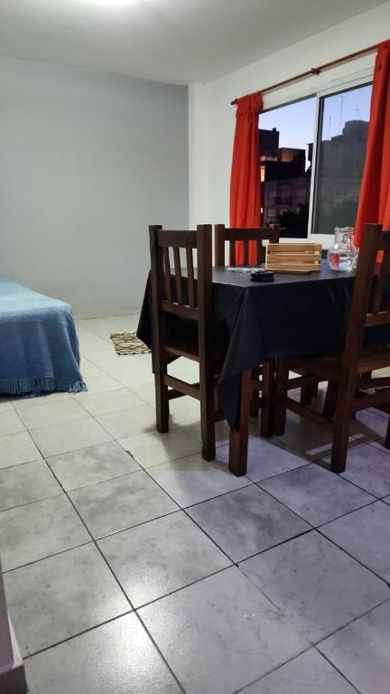 Dos ambientes, tres huespedes - 5