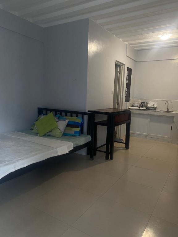 Restfull Transient Inn, Chambre chez l'habitant San Narciso