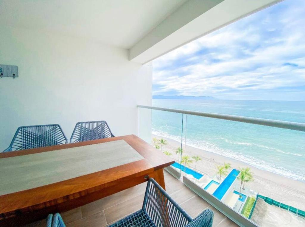 Luxury 12th-Floor Condo, Ocean View, Near Malecon - 5