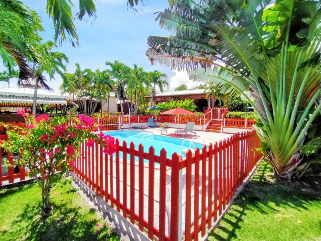 Maison charmante à Plessis Nogent avec piscine partagée, Sainte-Rose