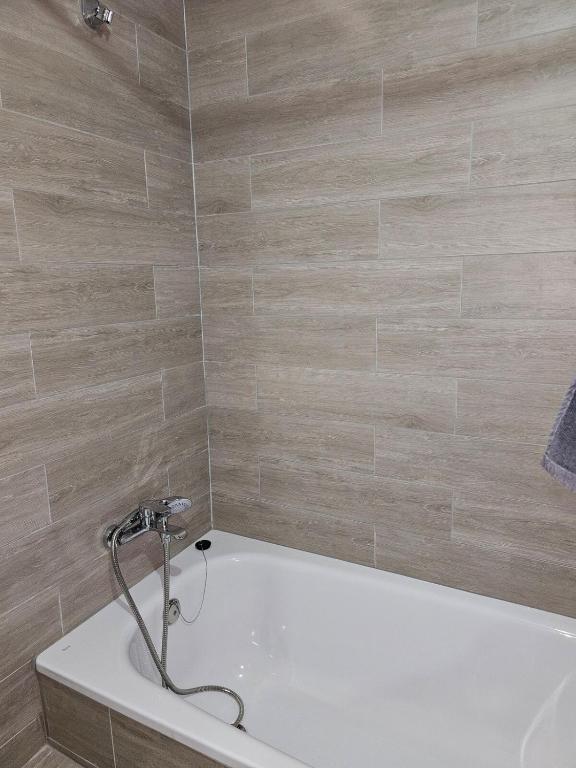 2D apartment and 2 baths, 4 P, temperate pool - 5