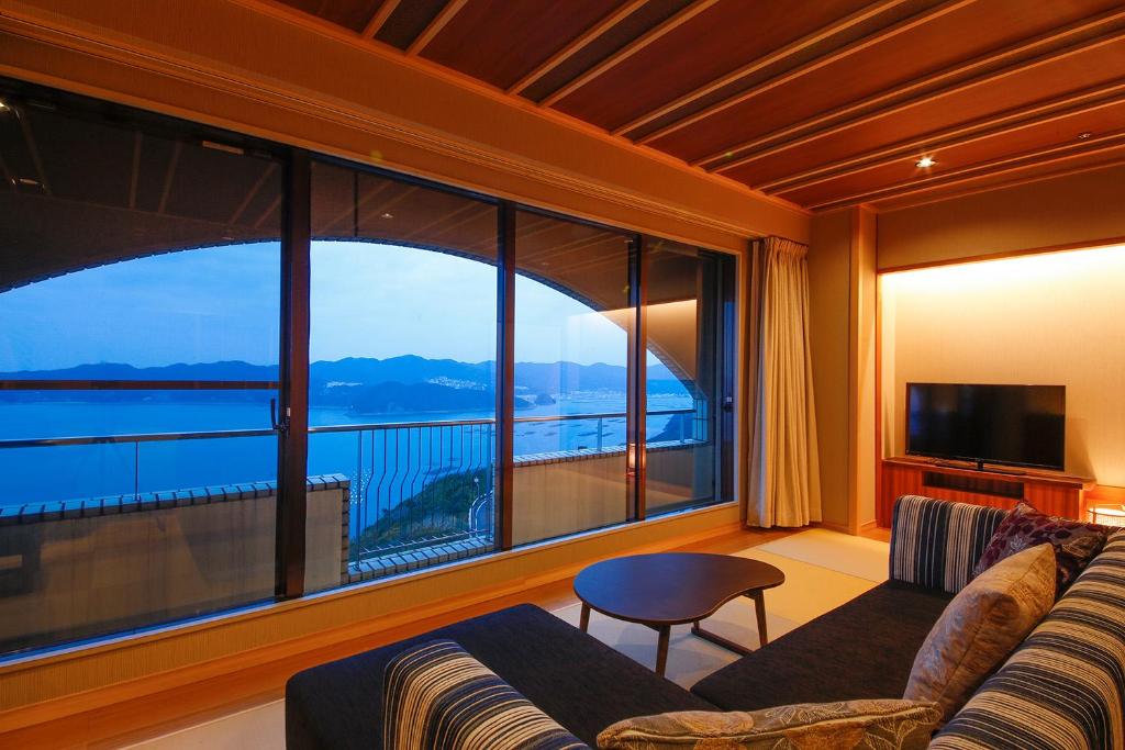 플라자 아와지시마 스모토 온센 호텔 이미지 2