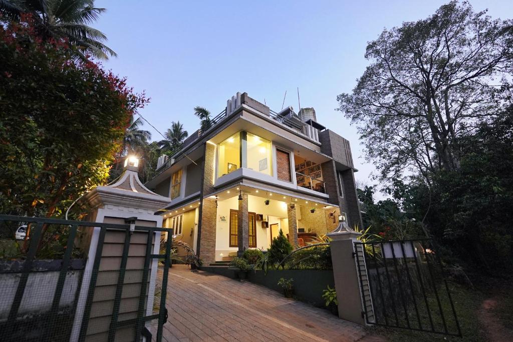 Athirapilly Ontherocks, Athirappilly