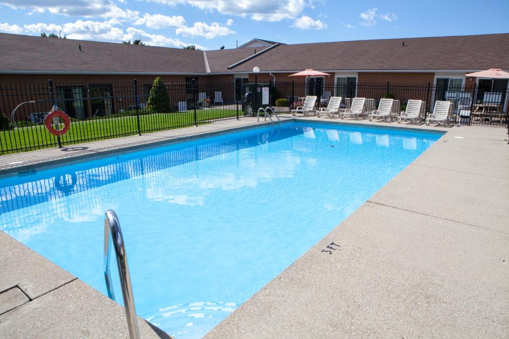 Super 8 By Wyndham Port Elgin photo