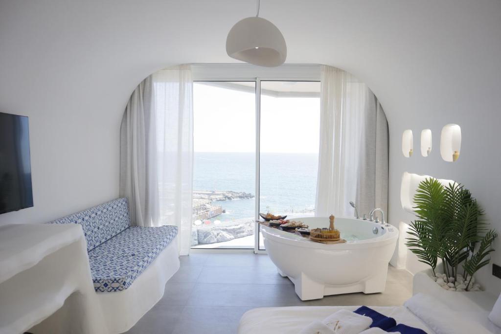 Aqualand Hotel & Resort, Batroûn