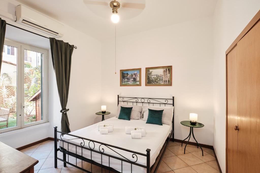 Colosseum 3 rooms & 4 bathrooms with garden, Roma