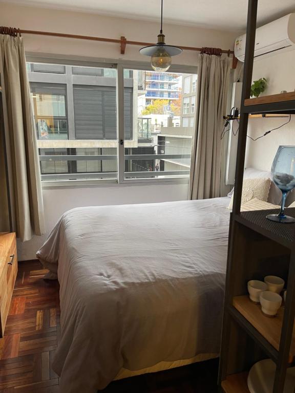 Comodo monoambiente bien ubicado en Cordon - 1