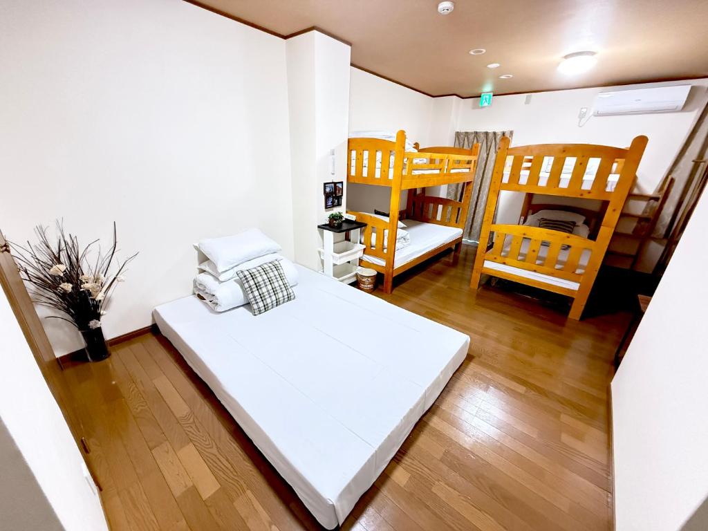 PetitHotel017全室ミニキッチン付きファミリルーム 飲食街中心 阿波踊り会館7分 文理 徳島大学 アスティとくしま車8分, Tokušima