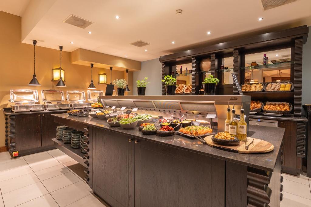 Hotel Dining