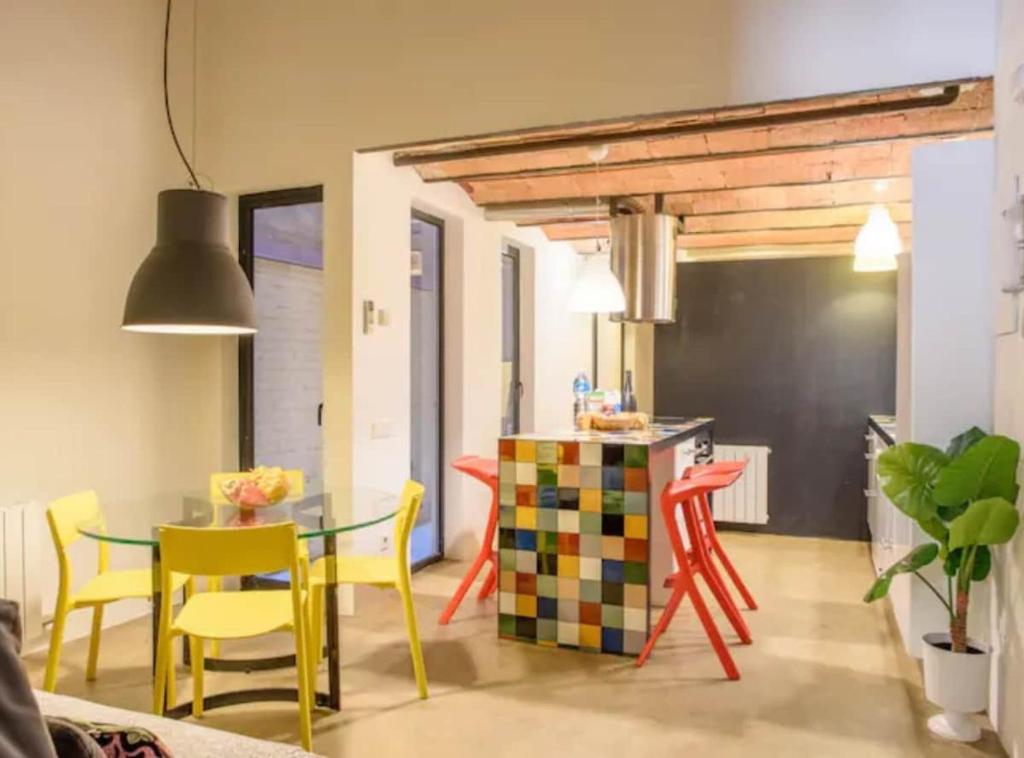 Ramblas Rentals Charming & Modern2BR Loft in Gracia 10M ParcGüell, Barcelona