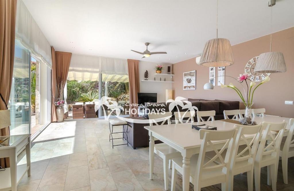 Costa Brava Holidays Villa Florada, Sea Views - 3