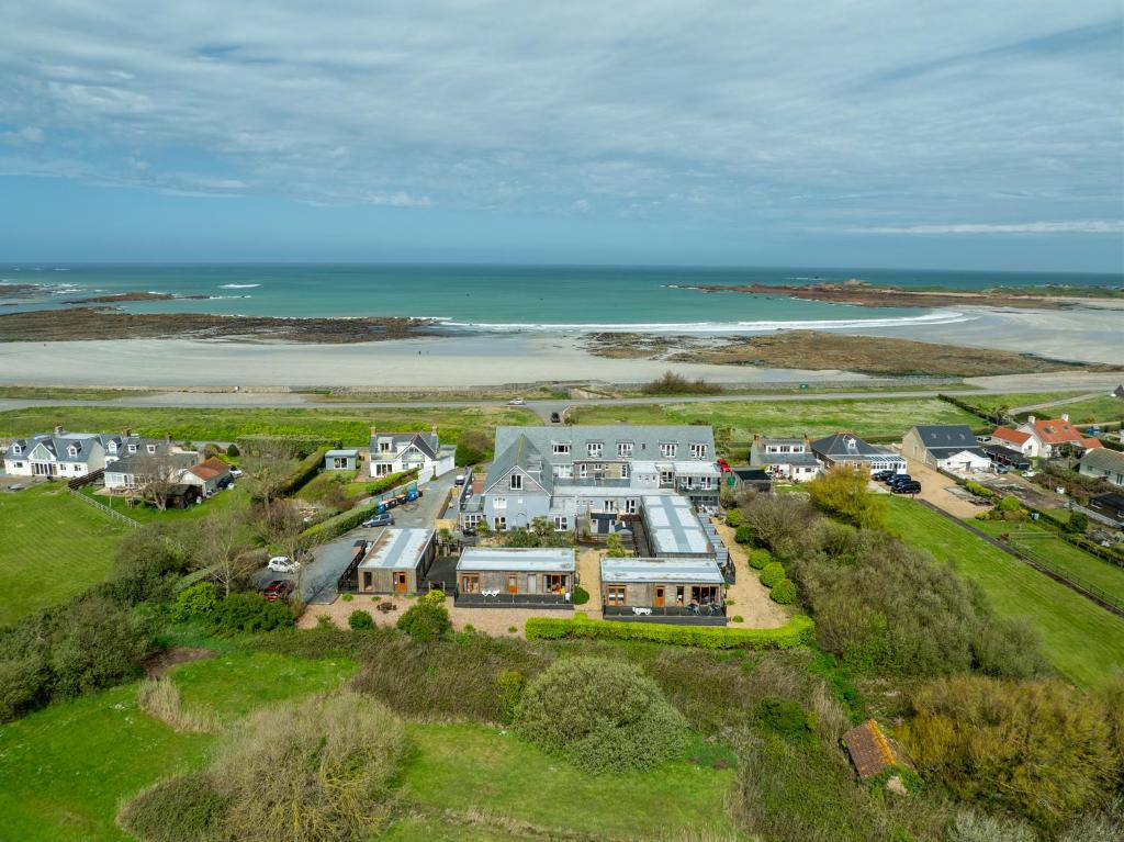 Waves Guest Suites, Castel