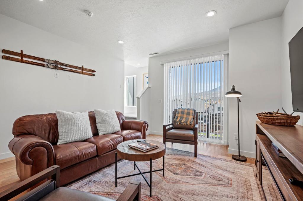 Focus Up at the Mountains RO 5973 Wkly Disc, Morgan