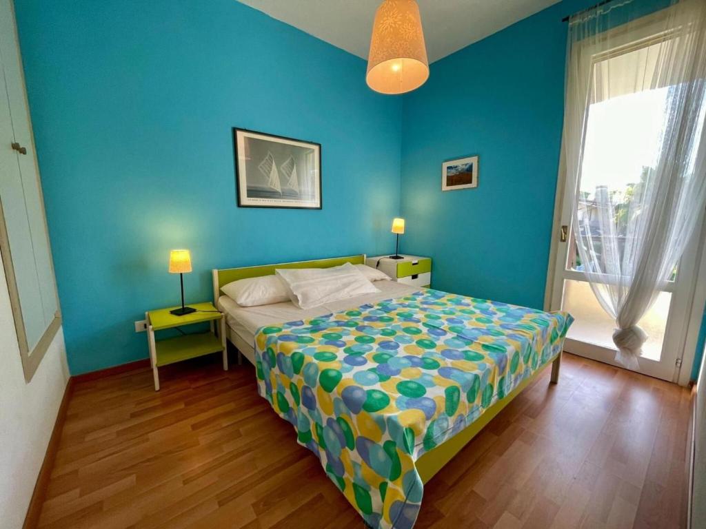 Colorful house with pool and garden - 3