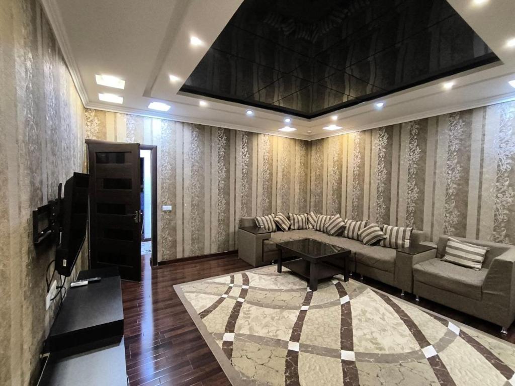 Aybek, Chekhova 21, Toshkent-Passajir Bekati