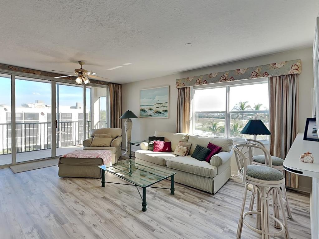 Hibiscus 844, Fort Myers Beach