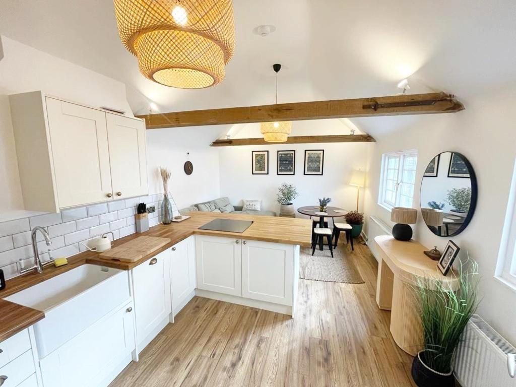 Charming, brand new townhouse near the sea, Hythe