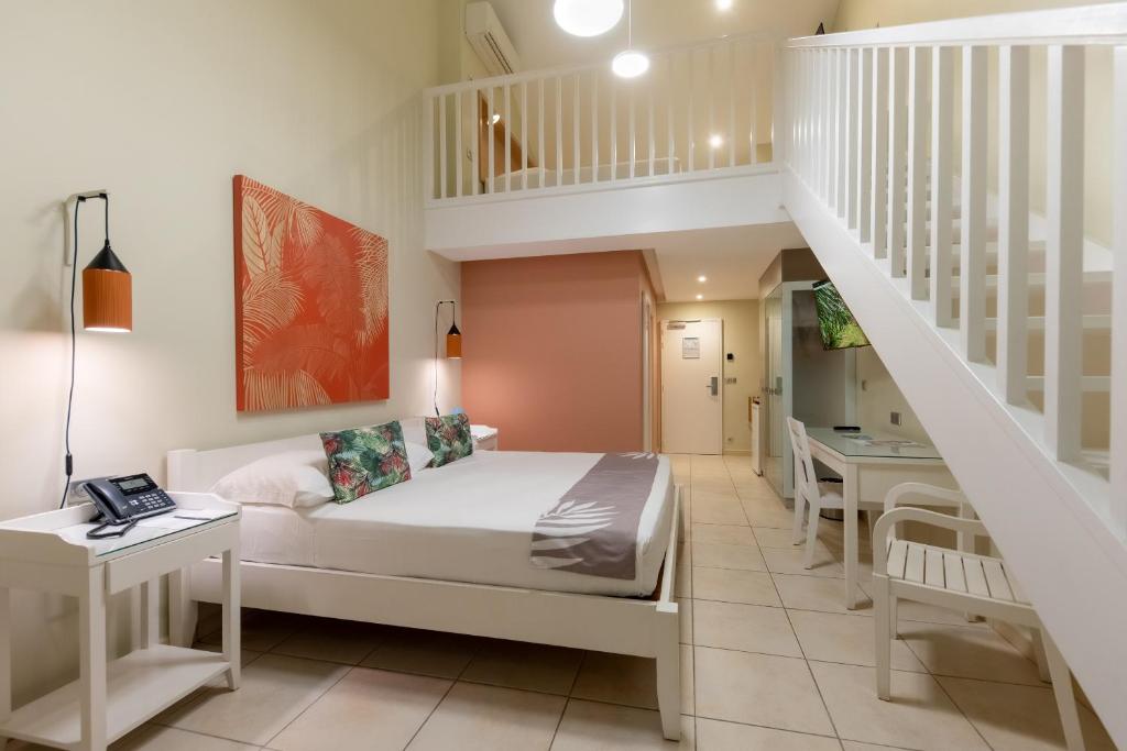 Neljän hengen huone - Puutarhanäköala