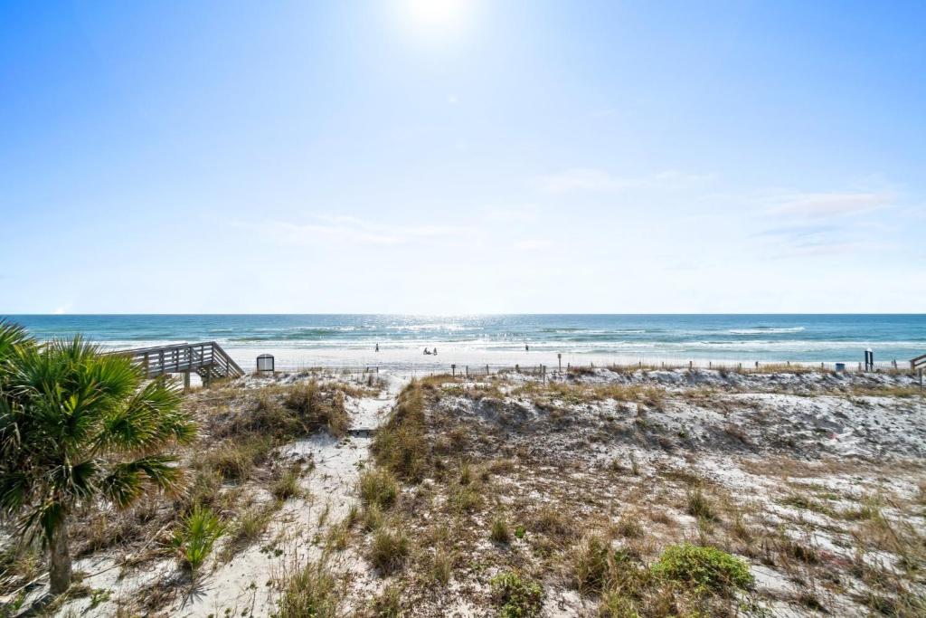 Beach Front Paradise Palms 205, Free Activities Included!, Fort Walton Beach