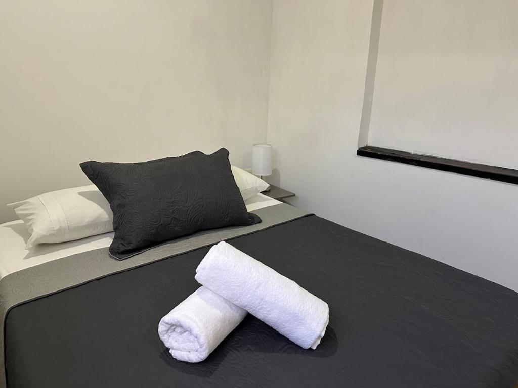 Perfect location! 4 BR Apartment in Downtown - 5