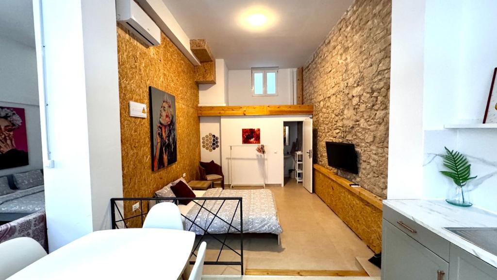Soho Boho Apartments - with sunny rooftop terrace and fiber optic internet - 4