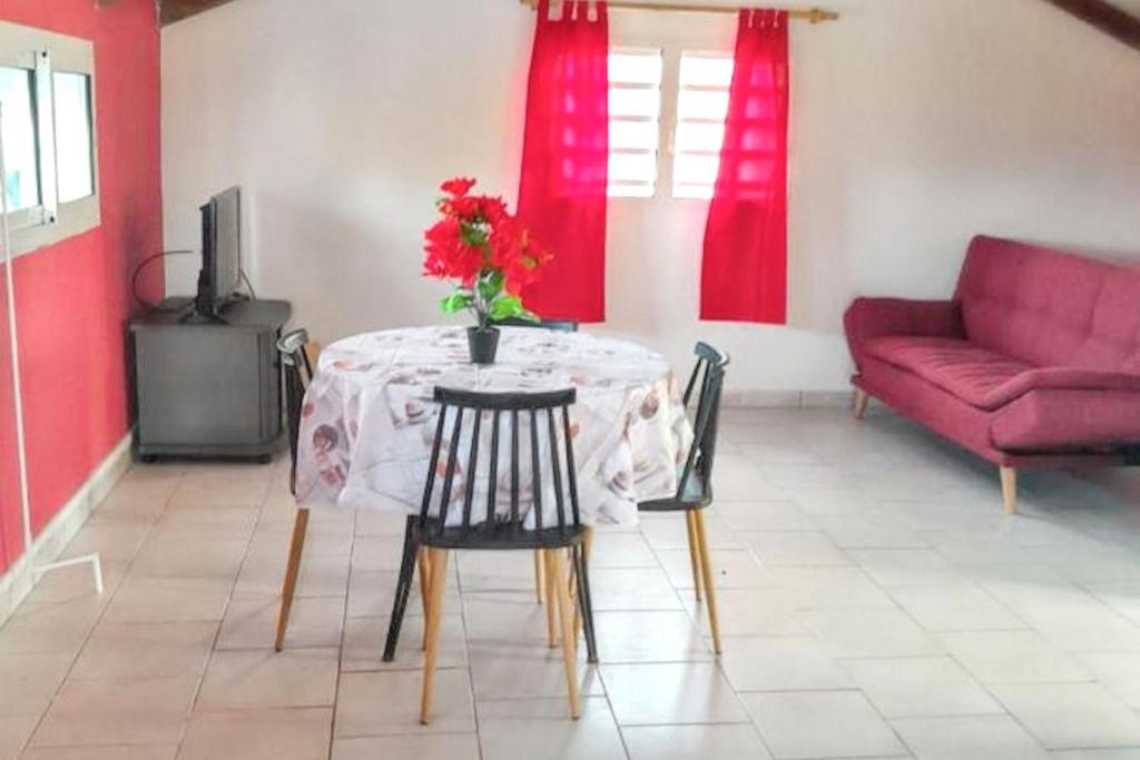 Maison charmante avec vue mer et montagne à Capesterre-B-E, Capesterre-Belle-Eau