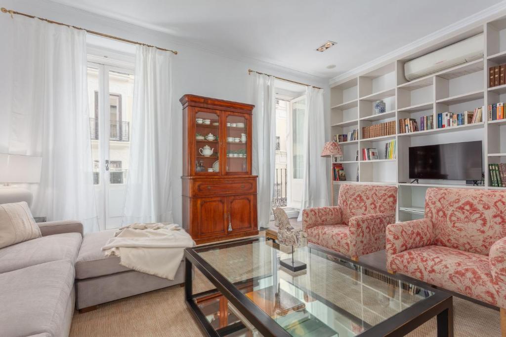 Elegant Spacious Apartment for 4 High Ceilings Natural Light Madrid - 2