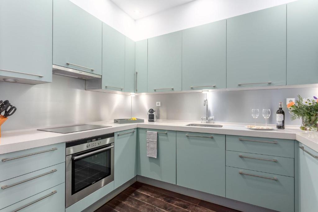 Elegant Spacious Apartment for 4 High Ceilings Natural Light Madrid - 4