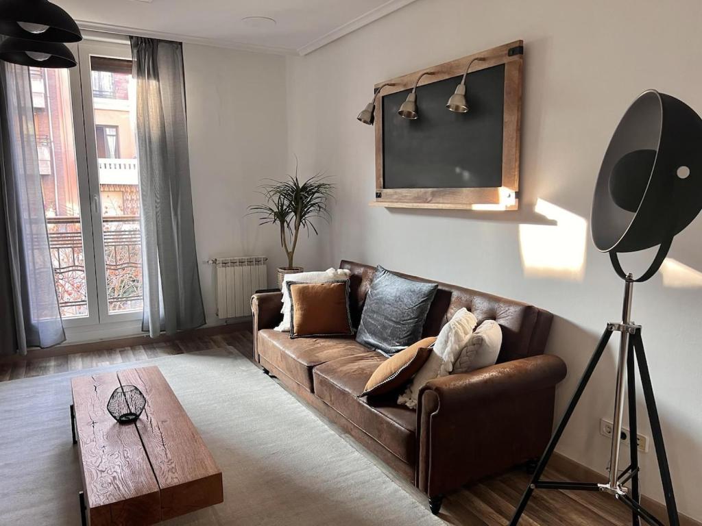 La Vinoteca del Artista by Apartamentos Logrono - 4
