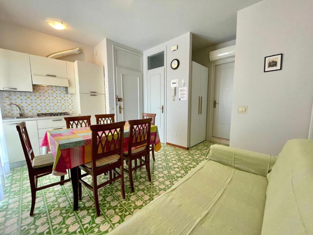 Flat with luminous balcony by the sea - 2
