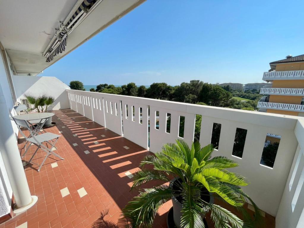 Flat with luminous balcony by the sea, Porto Santa Margherita di Caorle