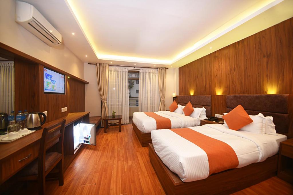 Shared lounge/TV area