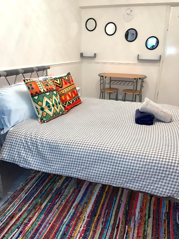 Penn Gardens Spacious Studio - 3, Friern Barnet