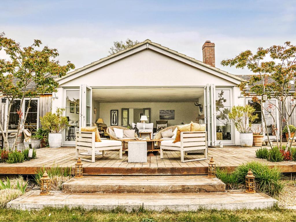 Spring House by The Suffolk Cottage Collection, Aldeburgh
