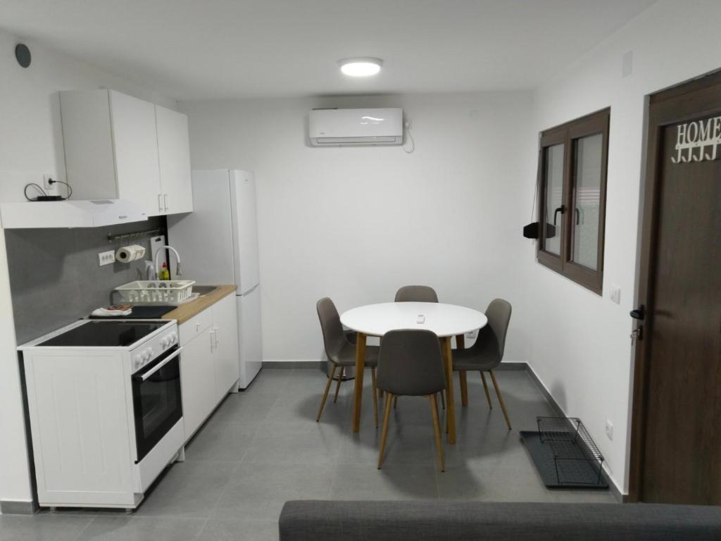 New Belgrade Apartman - Near the Airport - 4
