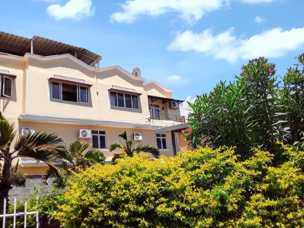 Charming Apartment in Grand Baie - 70 m² - Shared Pool, Grand Bay